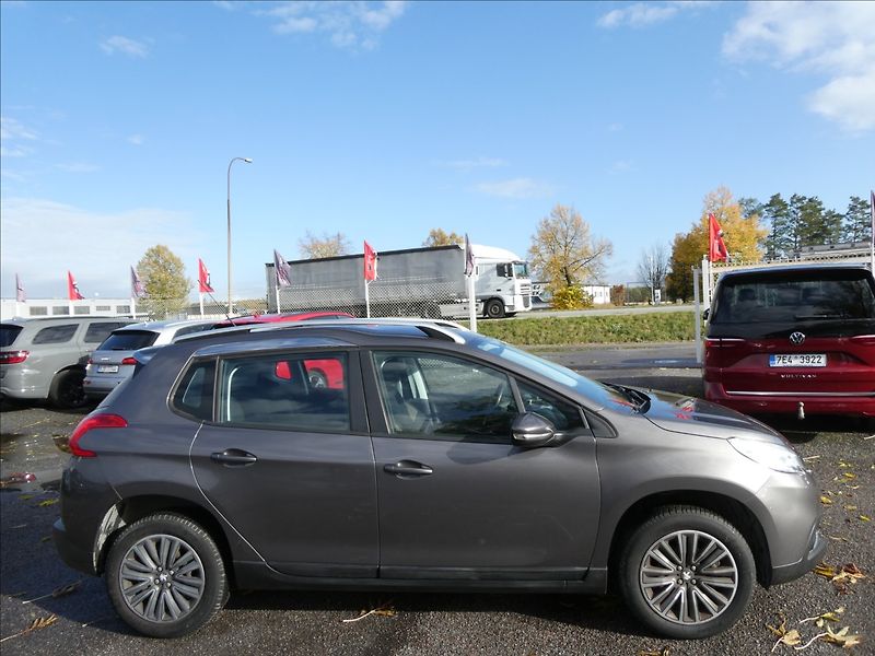 Peugeot 2008 1,2 PureTech 60kW - fotka 12 z 38