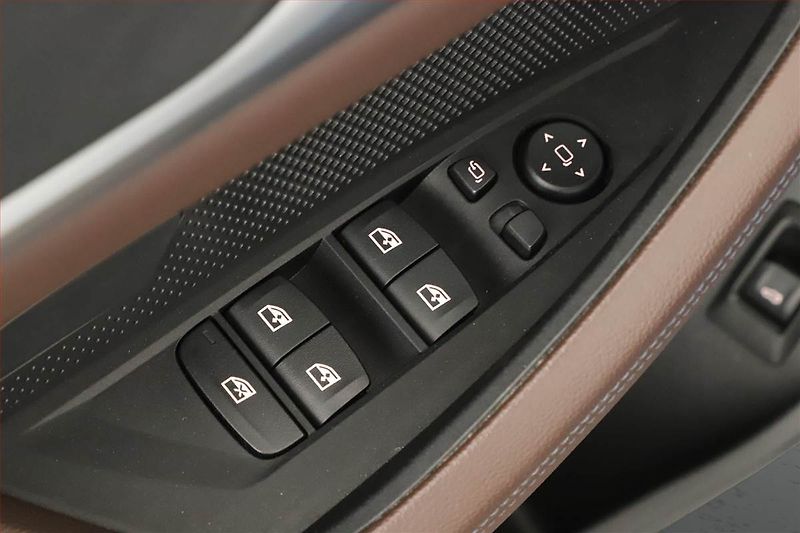 BMW i4 (2022) eDrive40, SoH 95% - fotka 10 z 21