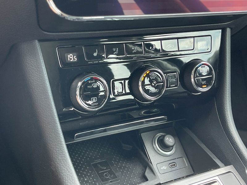 Škoda Superb (2021) 2.0 TDI 147 kW DSG 4x4 Style P - fotka 14 z 35