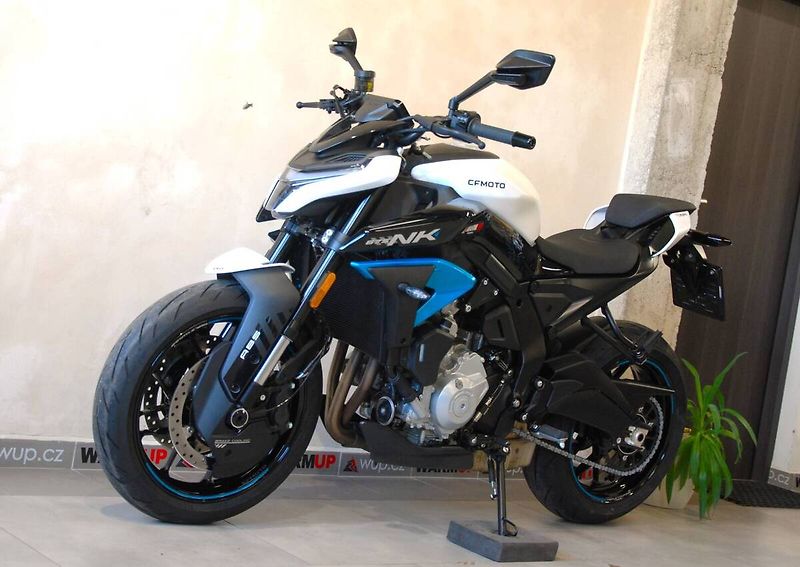CFMOTO (2025) 675 NK - stroj od nás,1.maj,90 - fotka 12 z 20