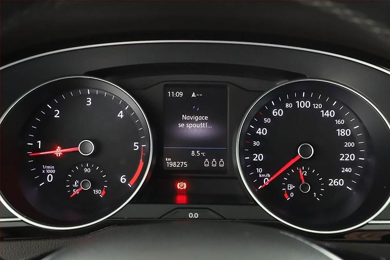 Volkswagen Passat (2016) 1.6 TDI, Navi, Tempomat - fotka 8 z 15