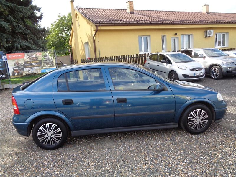 Opel Astra 1,4 - fotka 8 z 16