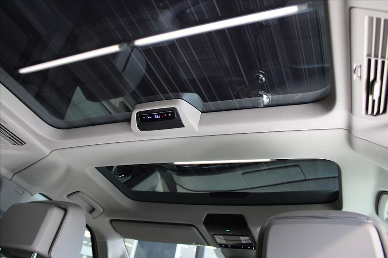 Volkswagen Multivan TDi DSG Style Long ACC/NezTop/ - fotka 26 z 33