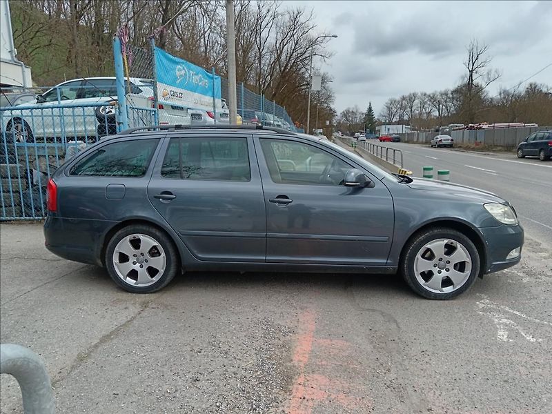 Škoda Octavia 2,0 TDi CR  Elegance - fotka 12 z 22
