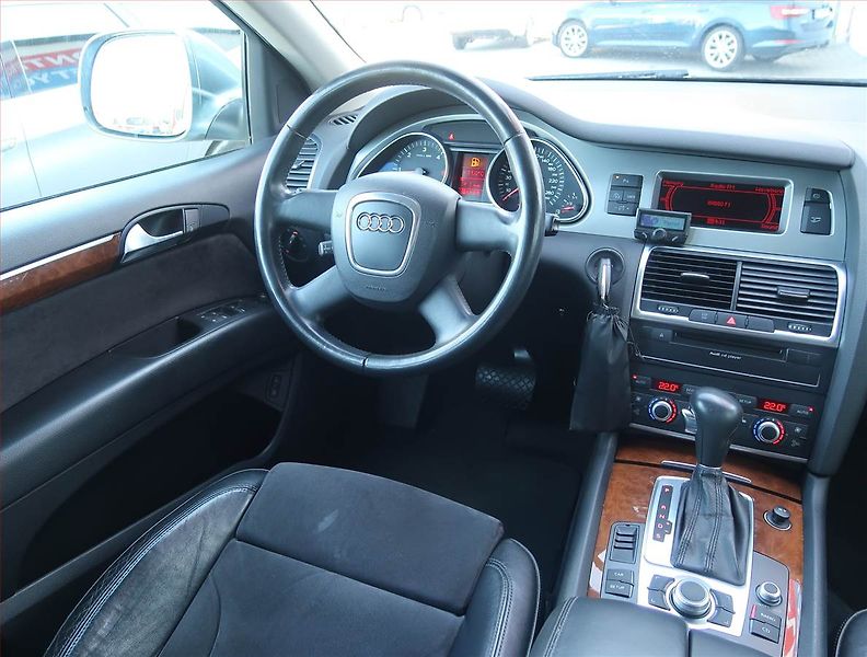 Audi Q7 (2008) 3.0 TDI, 4X4, Automat - fotka 7 z 15