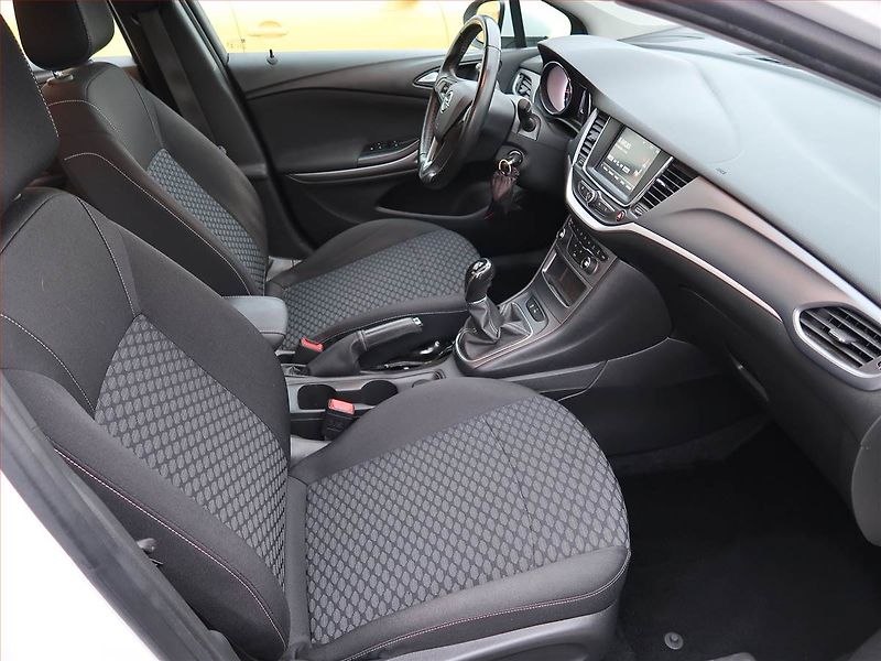 Opel Astra (2019) 1.4 T, Tempomat, Park. senzory - fotka 9 z 18