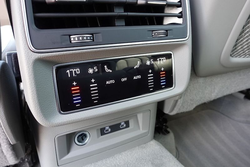 Audi Q7 3,0TDi 210kW S-Line, Soft clos - fotka 24 z 34