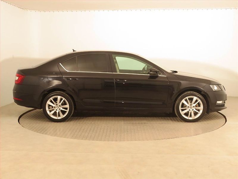 Škoda Octavia (2019) Ambition 2.0 TDI, Automat - fotka 6 z 16