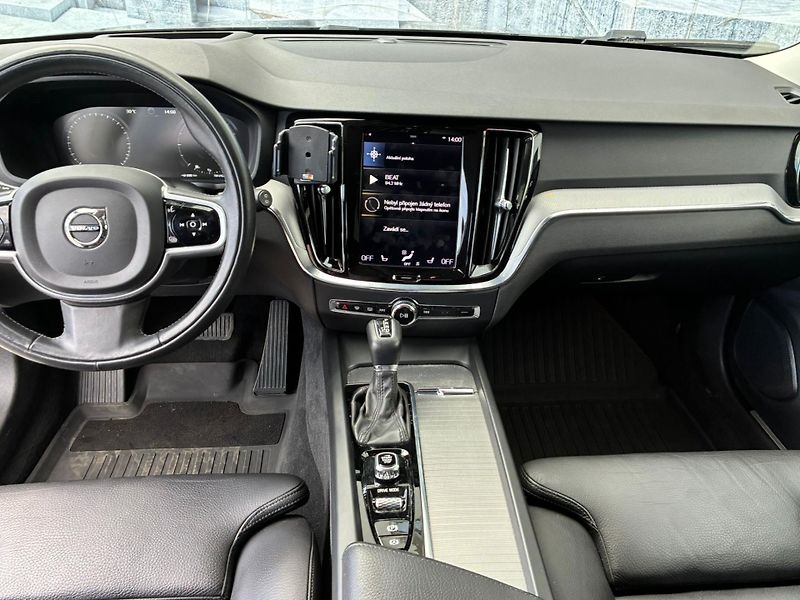 Volvo V60 (2020) 2.0D,140KW,BLIS,ACC,MATRIX,DPH - fotka 12 z 26