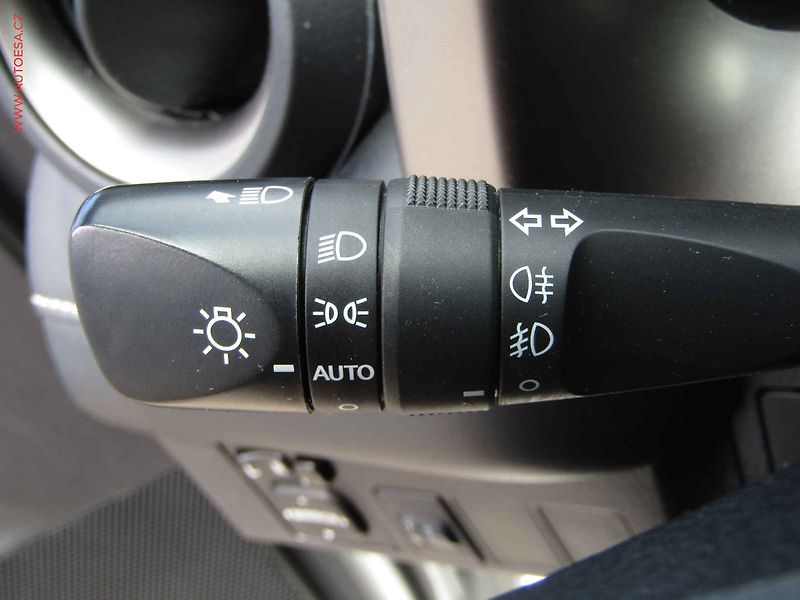 Toyota RAV4 (2016) 2.0 D-4D, TZ, navi, kamera - fotka 12 z 20
