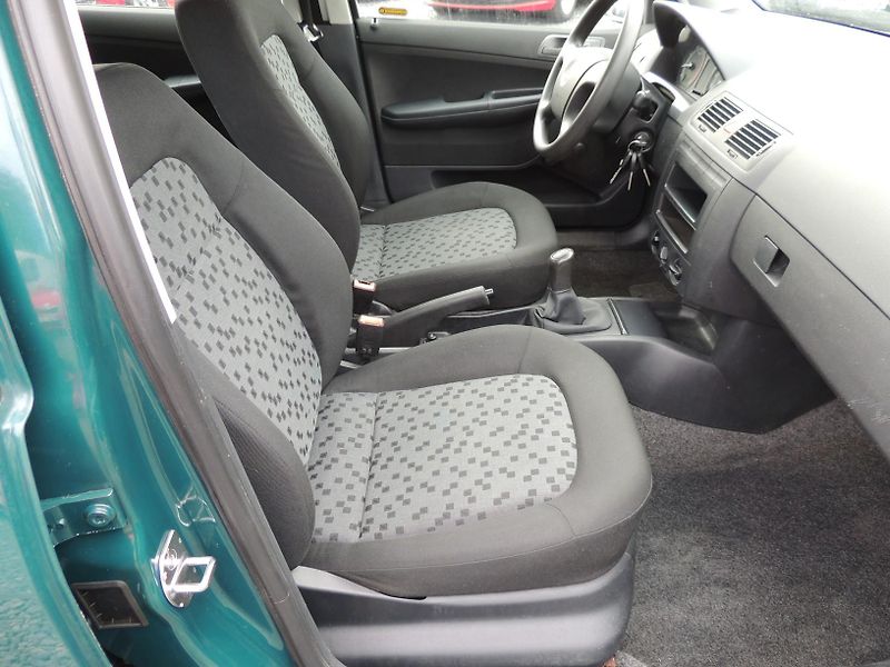 Škoda Fabia (2005) 1.2HTP,40kw,ČR,1majitel - fotka 20 z 33