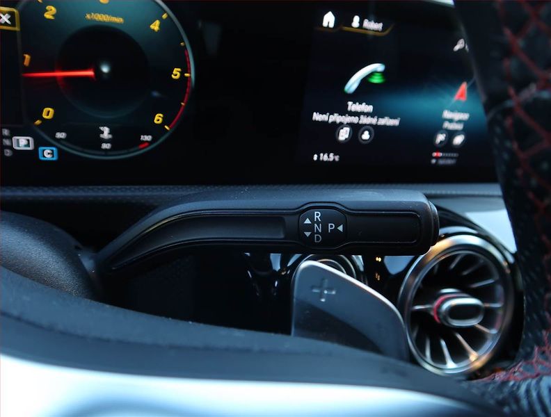 Mercedes-Benz CLA (2020) AMG Paket 200 d - fotka 13 z 21