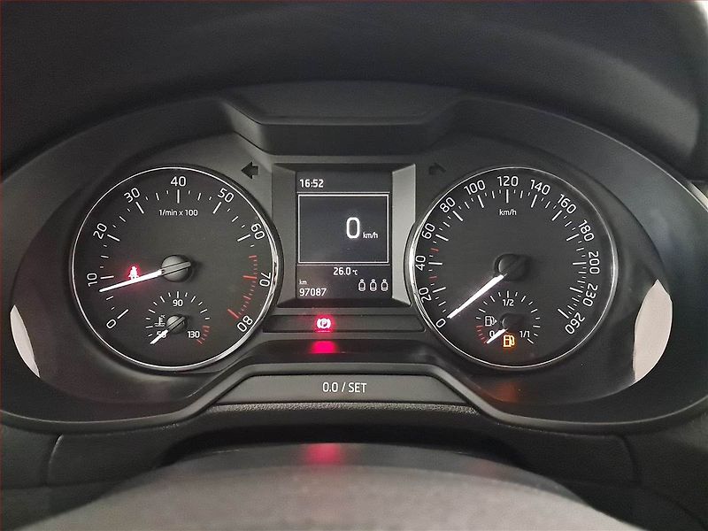 Škoda Octavia (2016) 1.2 TSI, Tempomat - fotka 11 z 18