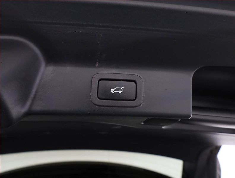 Jaguar F-Pace (2021) D200 AWD - fotka 18 z 20