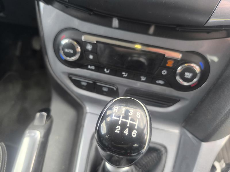 Ford Focus 2.0TDCI103KW,MAX VÝBAVA,KRÁSNÝ - fotka 14 z 27