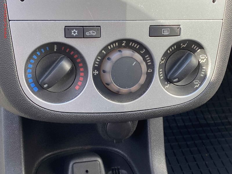 Opel Corsa (2014) 1.4i 16v, ČR, AC, el. výbava - fotka 14 z 17