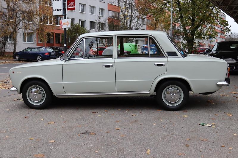Fiat 124 1974 FIAT 124 SERIE III - fotka 17 z 50