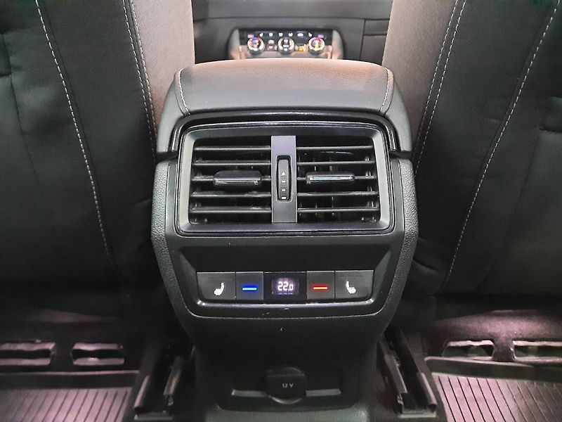 Škoda Karoq (2023) Sportline 2.0 TDI 4x4 (110kW/1 - fotka 23 z 30