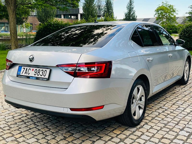 Škoda Superb 2.0TDI AUTOMAT SENZORY LED - fotka 11 z 49
