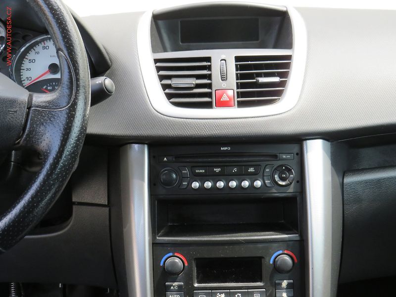 Peugeot 207 (2008) 1.6i, Panor. AC - fotka 8 z 15