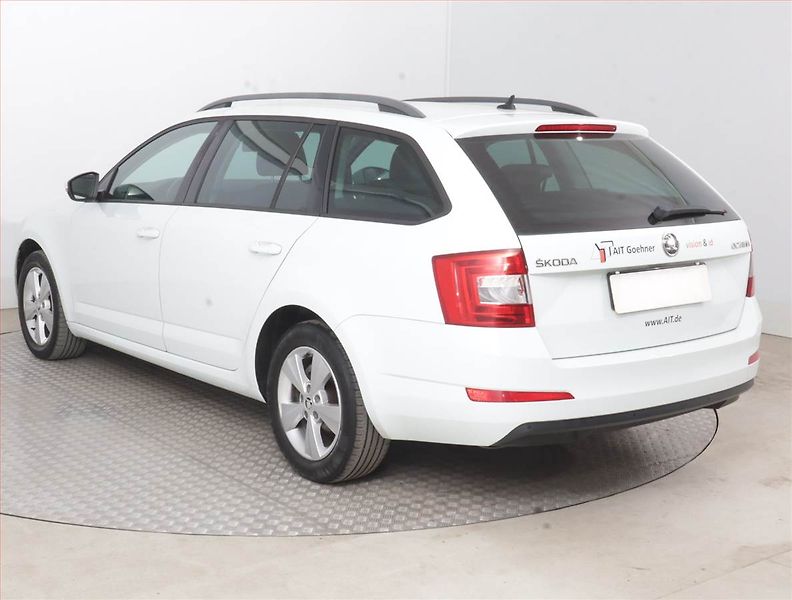 Škoda Octavia (2015) 2.0 TDI, Automat, Serv.kniha - fotka 4 z 17