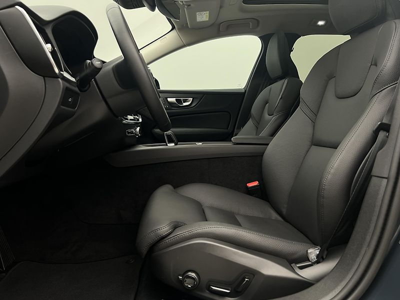 Volvo V60 B4 DARK PLUS AUT - fotka 3 z 45