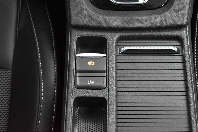 Škoda Octavia 2.0 TDI DSG*STYLE*KAMERA*KESSY - fotka 19 z 41