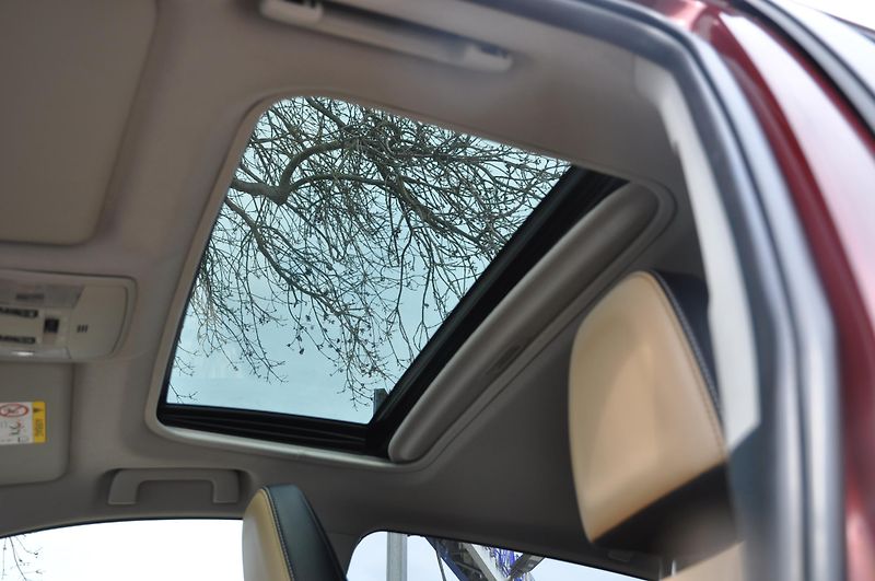 Toyota RAV4 2.5 Hybrid 4x4 Selection Kůže - fotka 26 z 31