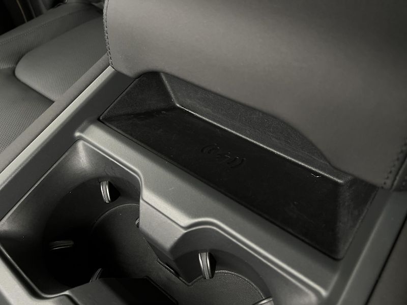 Land Rover Defender 110 D300 X-DYNAMIC SE 1. maj. - fotka 44 z 45
