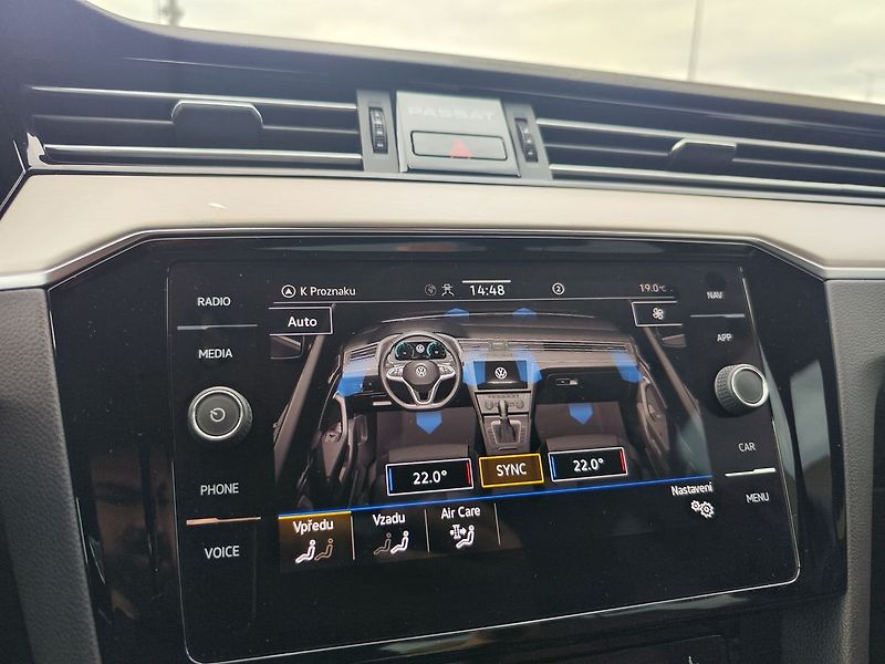 Volkswagen Passat 2.0 TDI/110kW Elegance - fotka 21 z 34