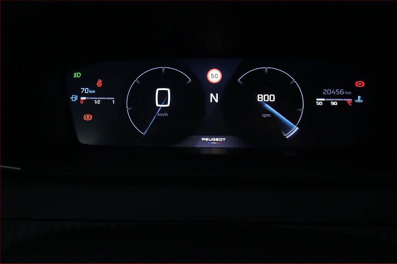 Peugeot 2008 (2025) Allure 1.2 PureTech - fotka 11 z 18