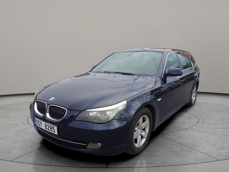 BMW Řada 5 530d PĚKNÝ !!! SERV.KNIHA ! - fotka 1 z 29