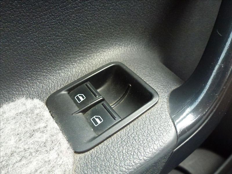 Volkswagen Caddy 2,0 TDI Nová spojka,Nové pneu - fotka 37 z 50