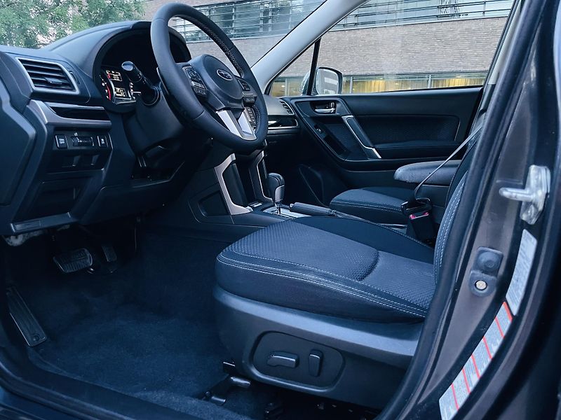 Subaru Forester 2.0i 4x4 AUT KAMERA VÝHŘEV LED - fotka 28 z 42