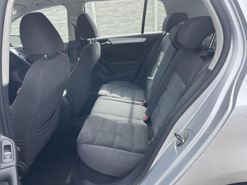 Volkswagen Golf 1.6TDi 105PS  6 HIGHLINE TOP!! - fotka 109 z 176