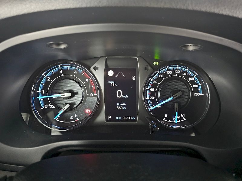 Toyota Hilux (2025) 2.8 D-4D 204k 6AT INVINCIBLE H - fotka 11 z 29