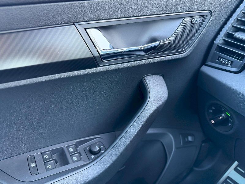 Škoda Karoq (2024) 2.0 TSI 140kW 4x4 SportLine - fotka 10 z 35