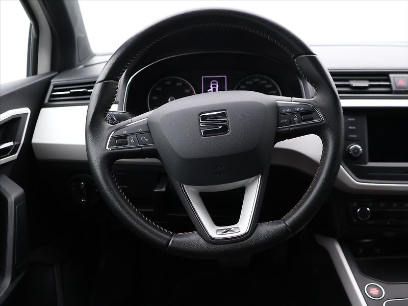 Seat Arona 1,0 TSI DSG CZ Xcellence 1.Maj - fotka 14 z 27