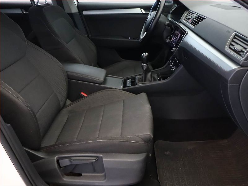 Škoda Superb (2018) Ambition 2.0 TDI, Bi-Xenony - fotka 7 z 13