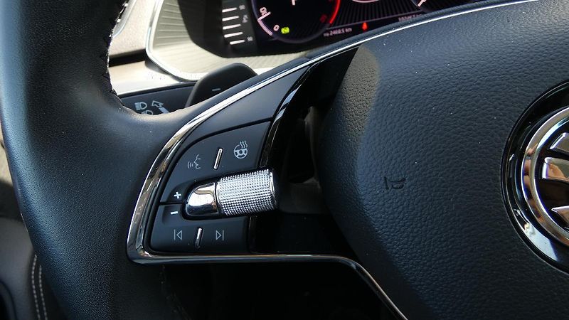 Škoda Superb 2,0 TDI DSG Style - fotka 12 z 26
