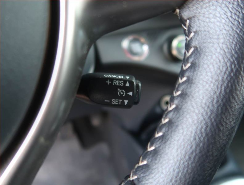 Toyota Yaris (2015) 1.33 Dual VVT-i, Serv.kniha - fotka 19 z 19