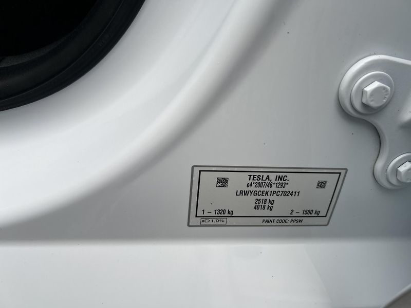 Tesla Model Y LONG RANGE DUAL MOTOR  TZ 92% - fotka 55 z 56