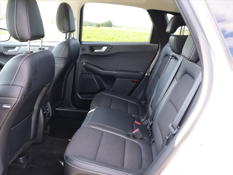Ford Kuga 1,5 EB 110kW Titanium X CZ DPH - fotka 15 z 37