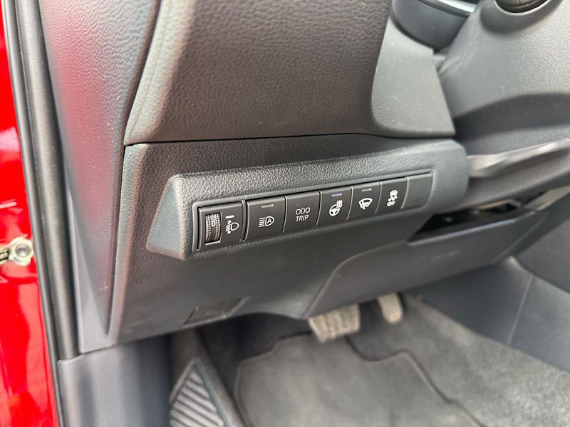 Toyota Corolla 1.8 HSD e-CVT Comfort Tech - fotka 13 z 27