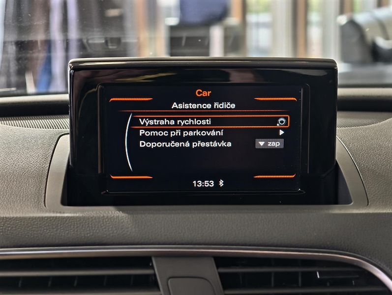 Audi Q3 2.0 TDi 120kW QUATTRO S-line   - fotka 16 z 21