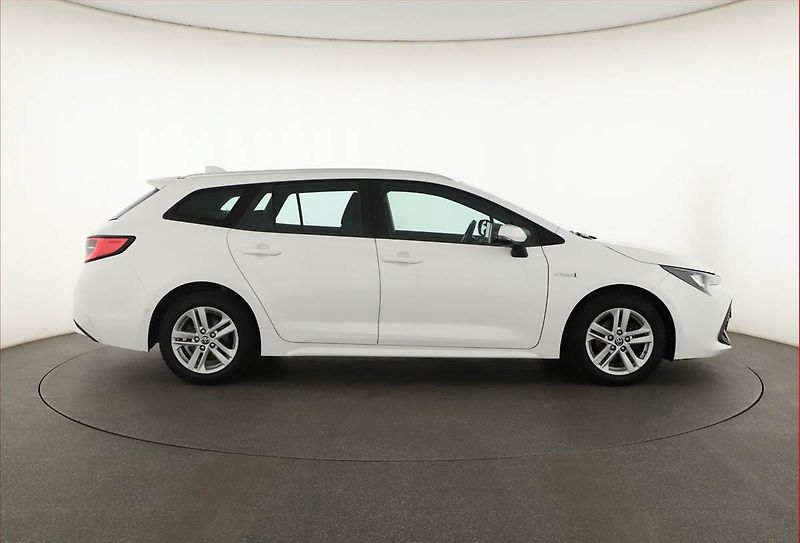Toyota Corolla (2021) 1.8 Hybrid, Automat, ČR,1.maj - fotka 6 z 20