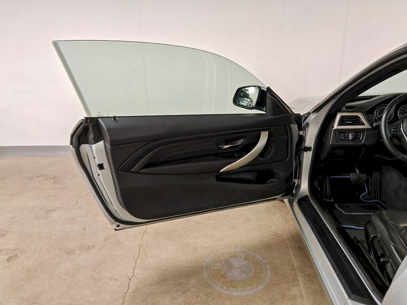 BMW Řada 4 (2014) 420i 135 kW Coupe - fotka 16 z 23