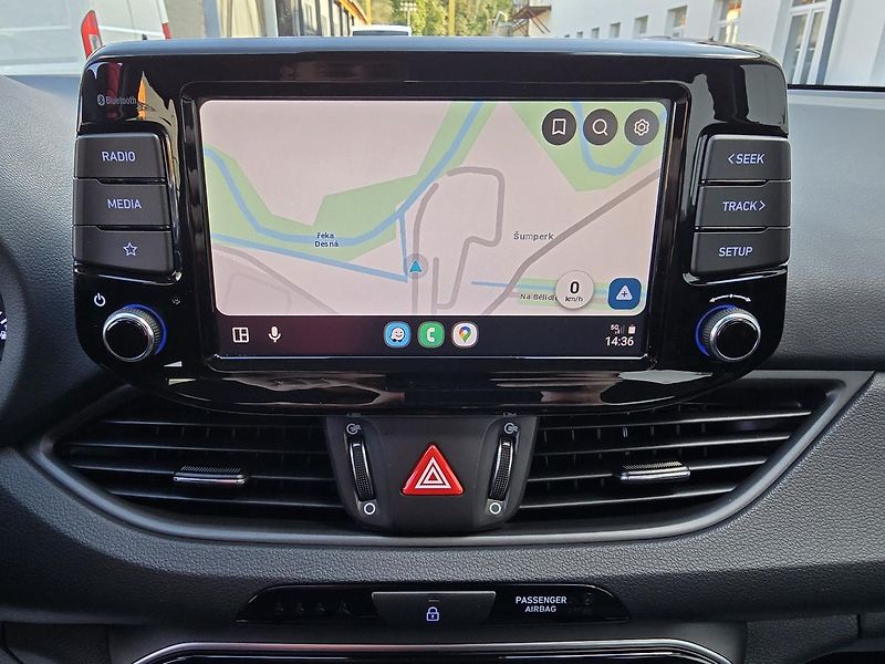 Hyundai i30 88kW COMFORT LED KAMERA NAVI - fotka 12 z 37
