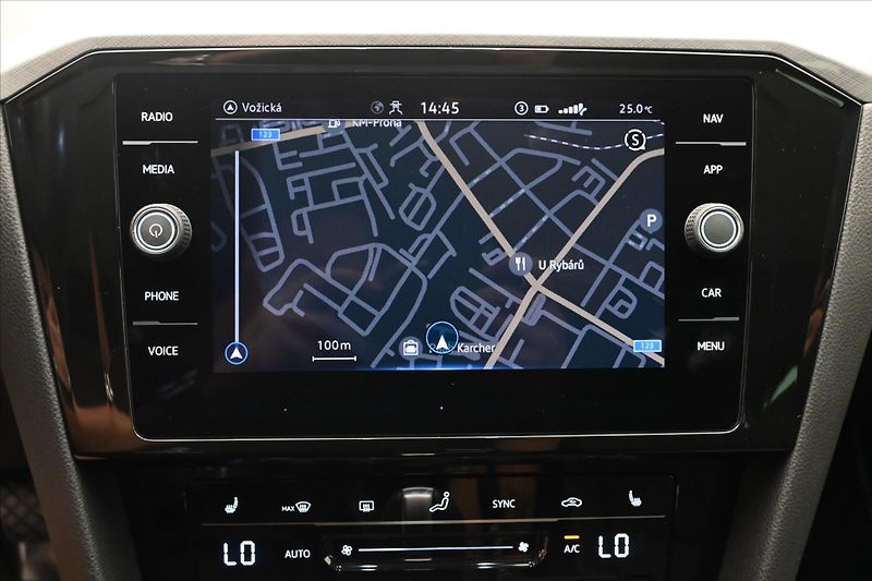 Volkswagen Passat 2,0 TDI 110 kW DSG Business Zá - fotka 19 z 31