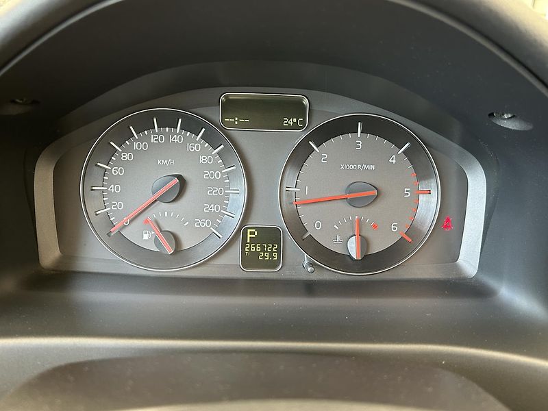 Volvo C70 2.4  D5 Sumum - fotka 17 z 30